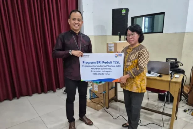 Bri Otista Region 6jakarta 1 Salurkan Csr Berupa Komputer Untuk Smp Cahaya Sakti