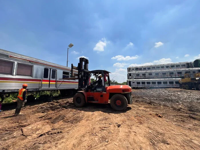 Kai Logistik Tangani Pemindahan Dan Penataan 40 Krl Afkir Ke Tpssk Pasirbungur