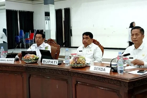 0611 Bupati Shalahuddin