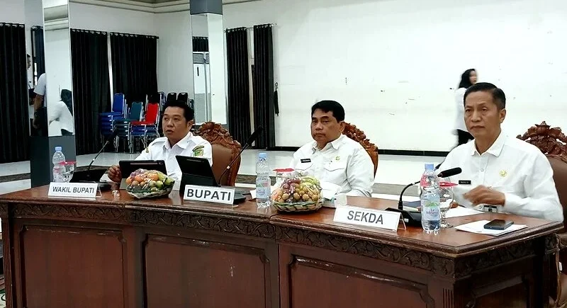 0611 Bupati Shalahuddin