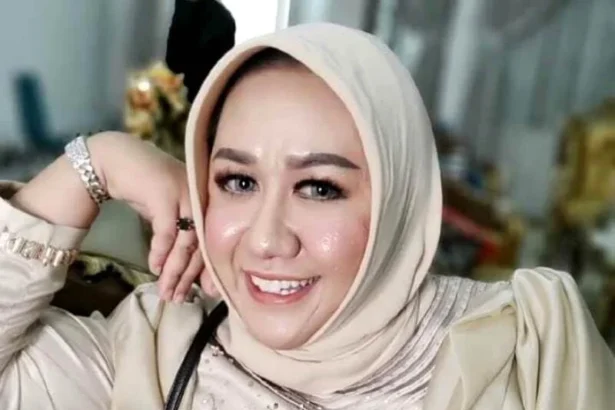 1511 Rosi Wahyuni