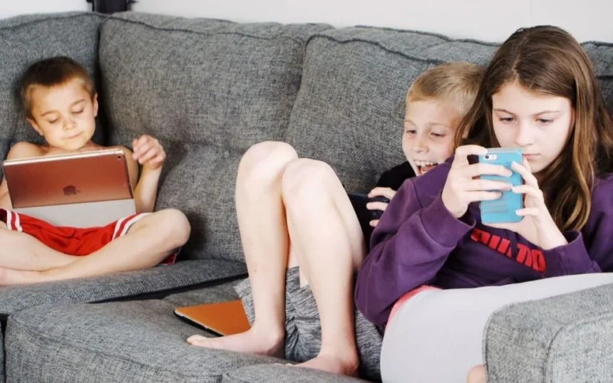 Australia Resmi Larang Anak Di Bawah 16 Tahun Main Medsos