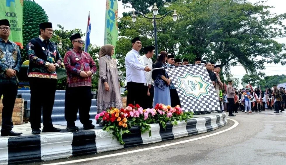 Buapti Lepas Pawai Taaruf