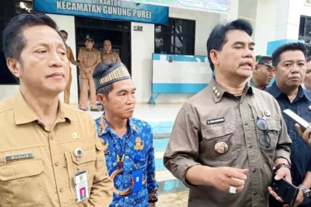Bupati Shalahuddin