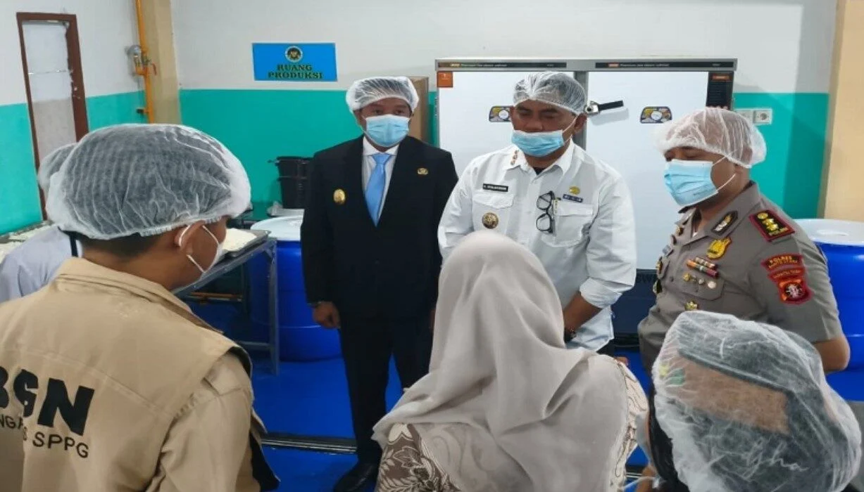 Bupati Shalahuddin Resmikan Dapur Sppg