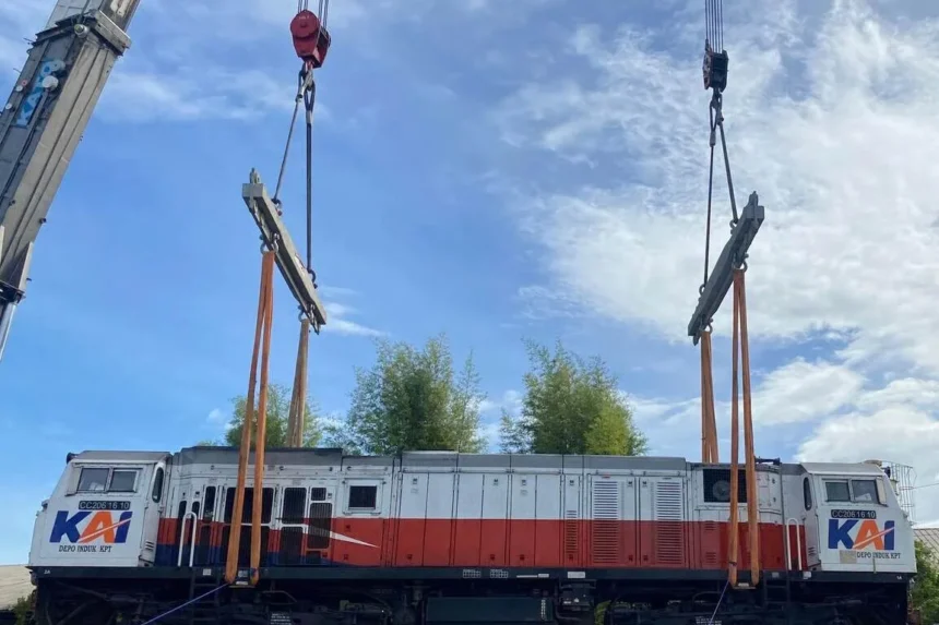 Dukung Kelancaran Peningkatan Mobilitas Masyarakat, Kai Logistik Kirim 7 Lokomotif Ke Jawa
