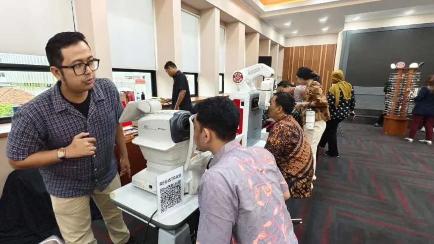 Optik Melawai Gelar Pemeriksaan Mata Gratis Untuk Pekerja Bri Region 6 Jakarta 1