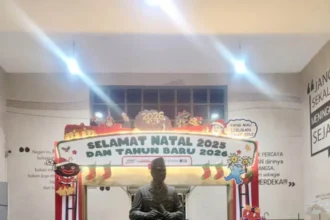 Sambut Hangat Pelanggan Ka, Kai Daop 7 Madiun Hadirkan Ornamen Tematik Natal Dan Tahun Baru Di Stasiun
