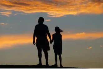 Siluet Ayah Dan Anak Perempuan