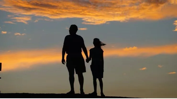 Siluet Ayah Dan Anak Perempuan