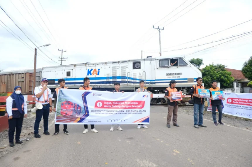 Tekan Angka Kecelakaan Pada Masa Nataru 20252026, Kai Divre Iii Gandeng Opka Sumsel Sosialisasikan Keselamatan Perlintasan Sebidang