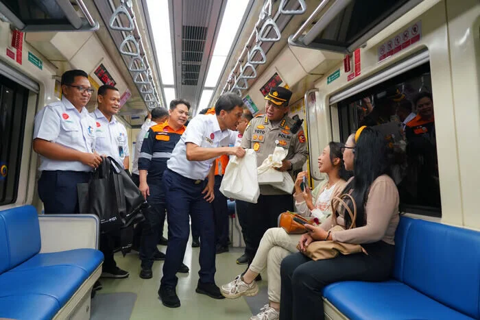 Public (75)