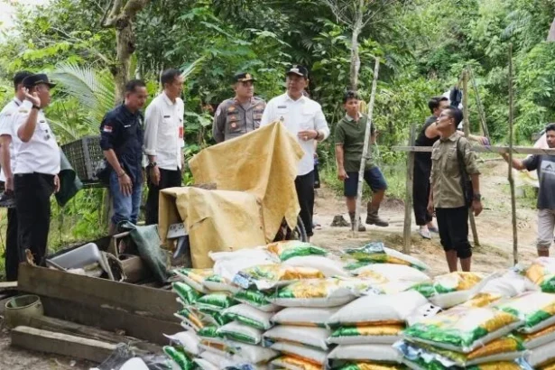 Tinjau Korban Banjir Lahei