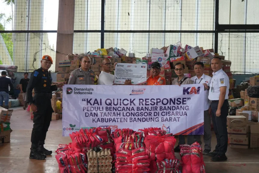 Kai Daop 2 Salurkan Bantuan Tjsl Bagi Korban Tanah Longsor Di Cisarua