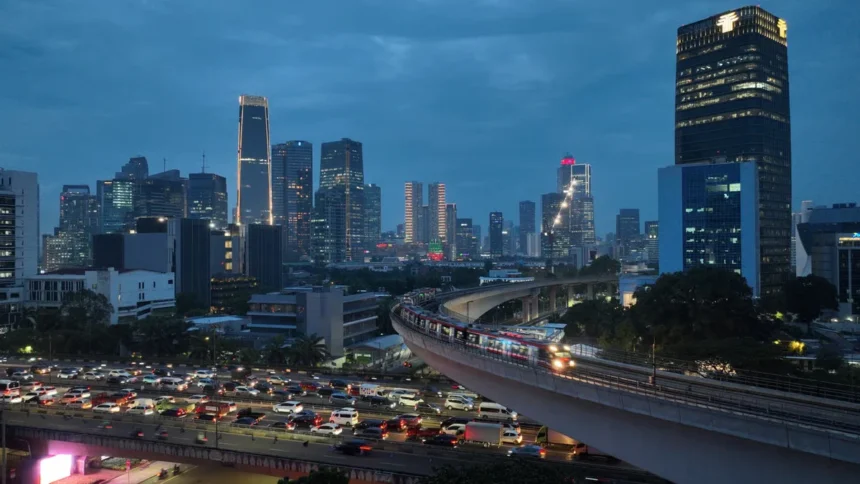 Selama Bulan Ramadan 2026, Pengguna Lrt Jabodebek Boleh Buka Puasa Di Kereta Hingga Pukul 19.00 Wib