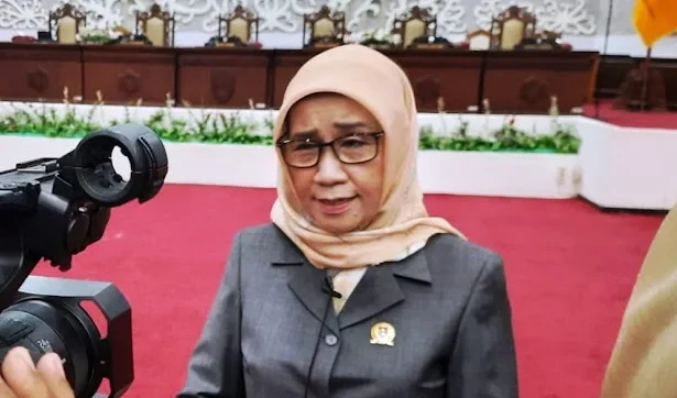 Siti Nafsiah33