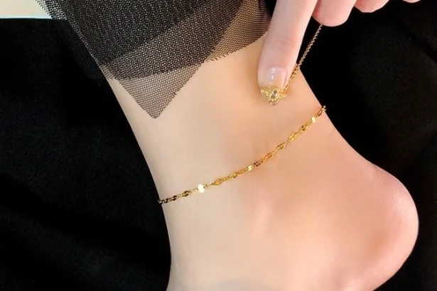 Gelang Kaki Perempuan