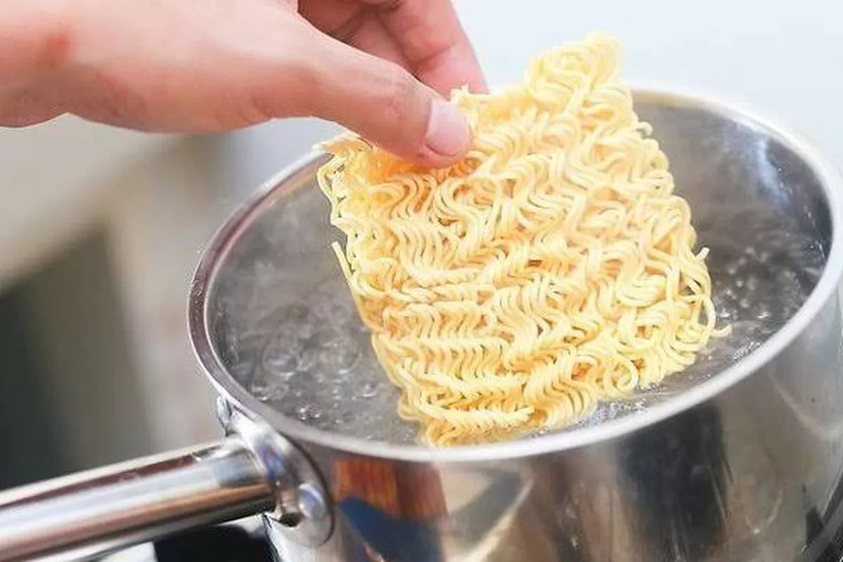 Memasak Mi Instan