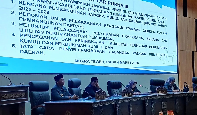 DPRD Barito Utara menggelar rapat paripurna III masa sidang I dengan agenda penyampaian jaawaban pemerintah daerah terhadap lima raperda, Rabu (4/3/2026)