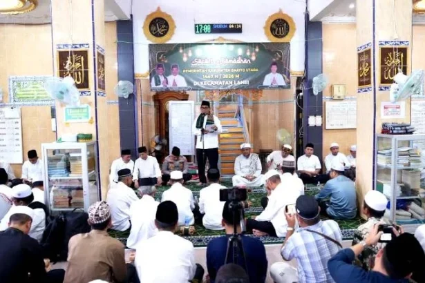 Diskominfosandi Bupati Barito Utara H Shalahuddin melaksanakan safari Ramadan di Masjid Nurul Ahya, Kelurahan Lahei II, Kecamatan Lahei, Selasa (3/3/2026).
