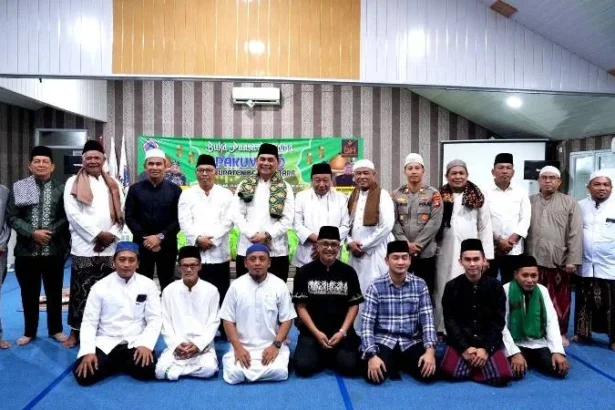 Foto: Diskominfosandi Bupati Barito Utara H Shalahuddin menghadiri kegiatan buka puasa bersama Paguyuban Kulowargo Wong Jowo (PAKUWOJO) Kabupaten Barito Utara yang digelar di Aula Hotel Senyiur Muara Teweh, Sabtu malam (7/3/2026).