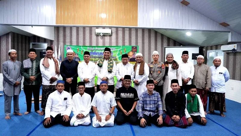 Foto: Diskominfosandi Bupati Barito Utara H Shalahuddin menghadiri kegiatan buka puasa bersama Paguyuban Kulowargo Wong Jowo (PAKUWOJO) Kabupaten Barito Utara yang digelar di Aula Hotel Senyiur Muara Teweh, Sabtu malam (7/3/2026).