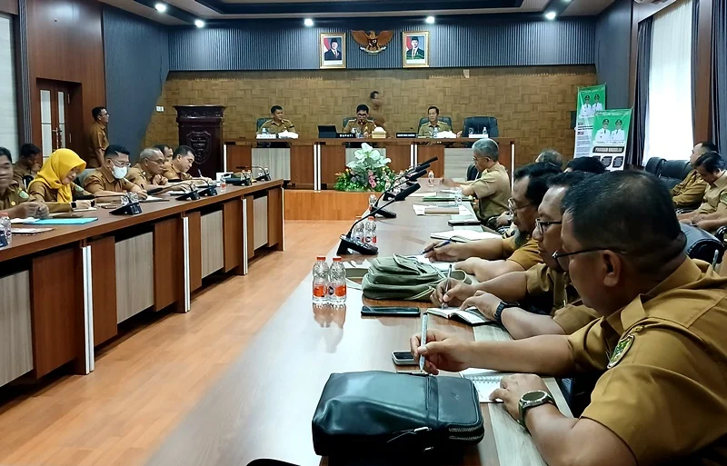 1201 Bupati Rapat Anggaran