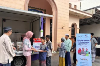 Hangatkan Suasana Ramadan, Kai Logistik Berbagi Ratusan Paket Berbuka Puasa