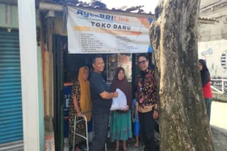 Sinergi Kebaikan Bri Jakarta Kalimalang Dan Agen Brilink Toko Danu Bagikan Sembako Untuk Warga Duren Sawit (2)