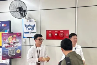 Tebar Kebaikan Di Bulan Ramadan, Bri Finance Dan Baznas Jakarta Selatan Bagikan Takjil Bagi Komuter