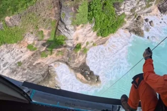 Misi Pertama Finns Search & Rescue Berhasil Evakuasi Darurat Dua Warga Australia Dari Sumba Terpencil