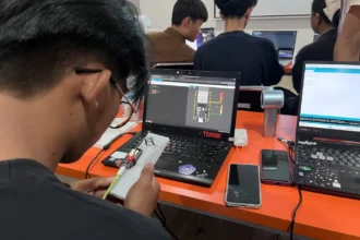 Telkom Ai Center Makassar Dan Gdgoc Unm Latih 20 Talenta Muda Di Bidang Robotics Dan Iot