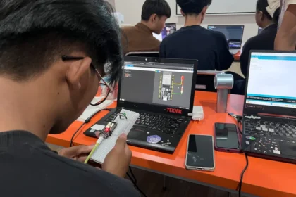 Telkom Ai Center Makassar Dan Gdgoc Unm Latih 20 Talenta Muda Di Bidang Robotics Dan Iot
