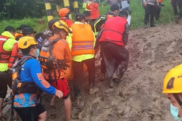 Evakuasi Korban Tenggelam