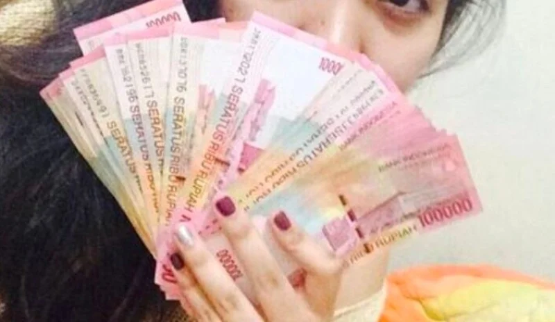 Ilustrasi Uang Korupsi Untuk Selingkuhan