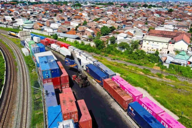 Dukung Konektivitas Distribusi, Kai Logistik Siap Tingkatkan Kapasitas Angkut Peti Kemas Ke Semarang