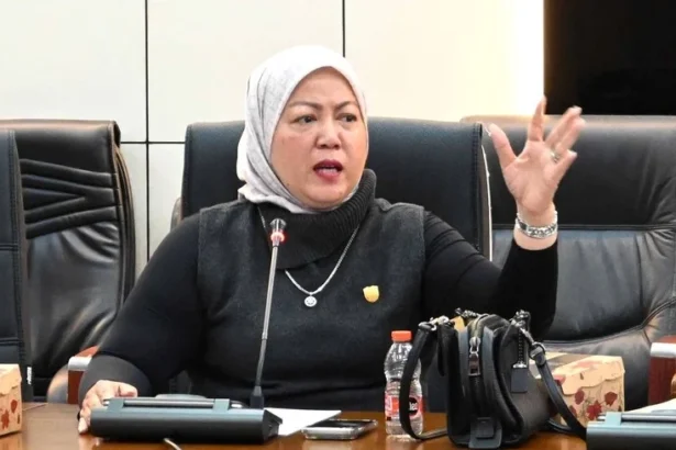 Hj Henny Rosgiaty Rusli