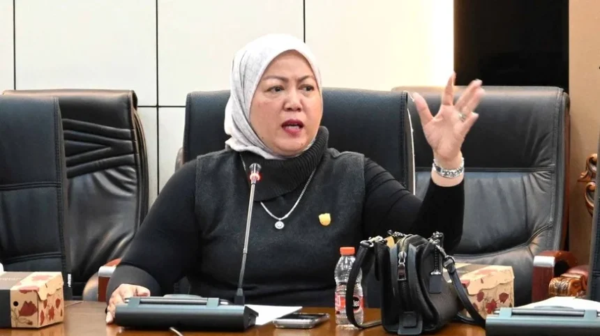 Hj Henny Rosgiaty Rusli
