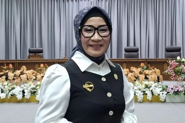 Ketua Komisi I Hj Netty Herawati