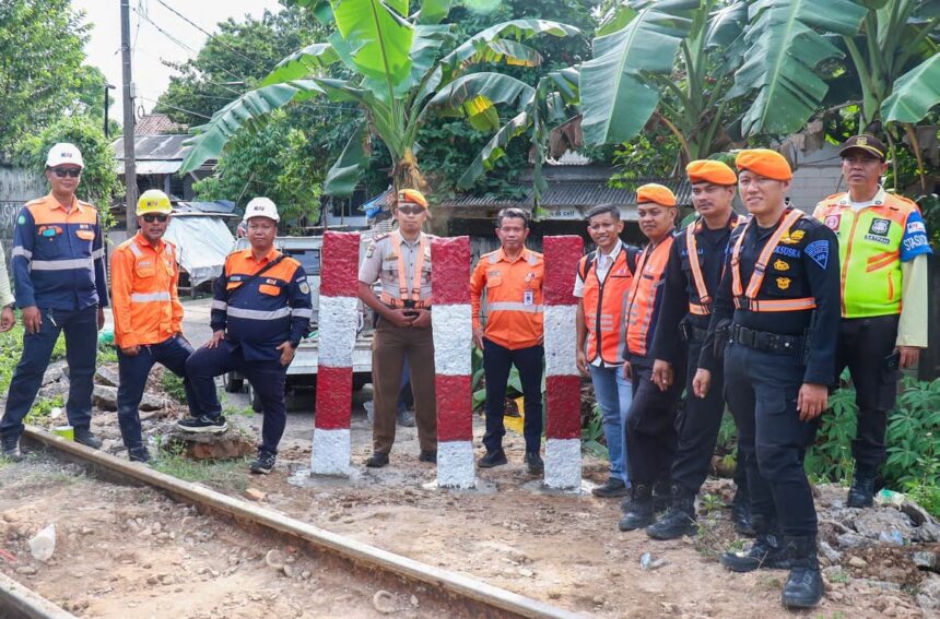 Kai Daop 1 Jakarta Bersama Pemangku Kepentingan Tutup Dua Perlintasan Liar, Perkuat Keselamatan Perjalanan Kereta Api (2)