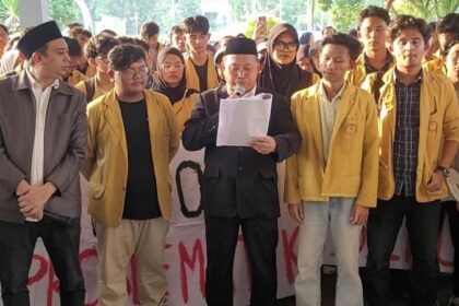 Rektor Dan Mahasiswa Onsed