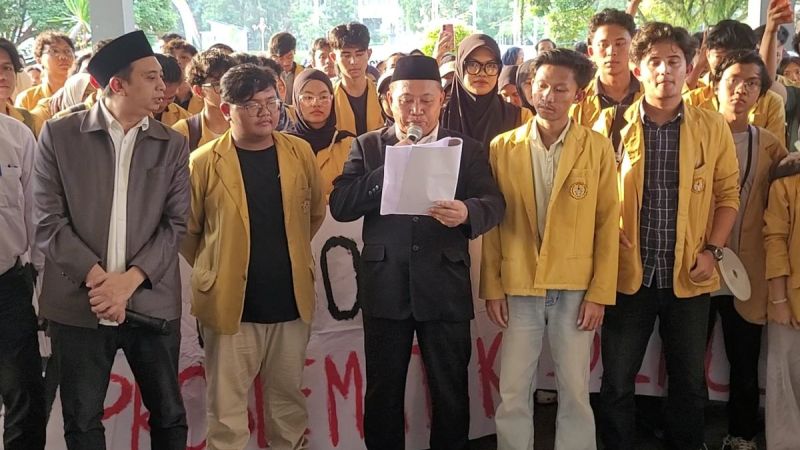 Rektor Dan Mahasiswa Onsed