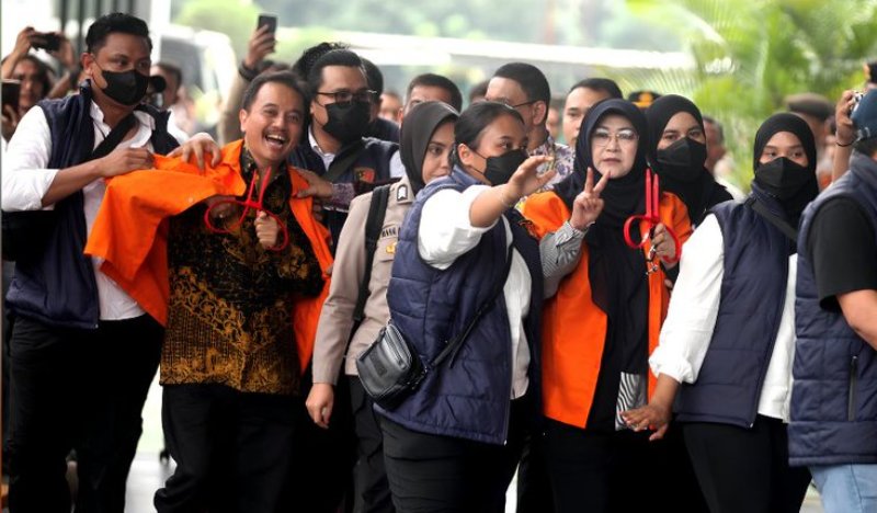Roy Suryo Dan Dr Tifa