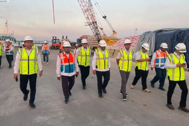 Bp Bumn Tinjau Operasional Pelindo Gresik, Perkuat Layanan Logistik Nasional