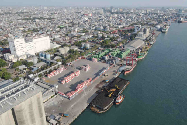 Pelabuhan Makassar Catat Pertumbuhan Positif Arus Bongkar Muat Pada Semester I 2026