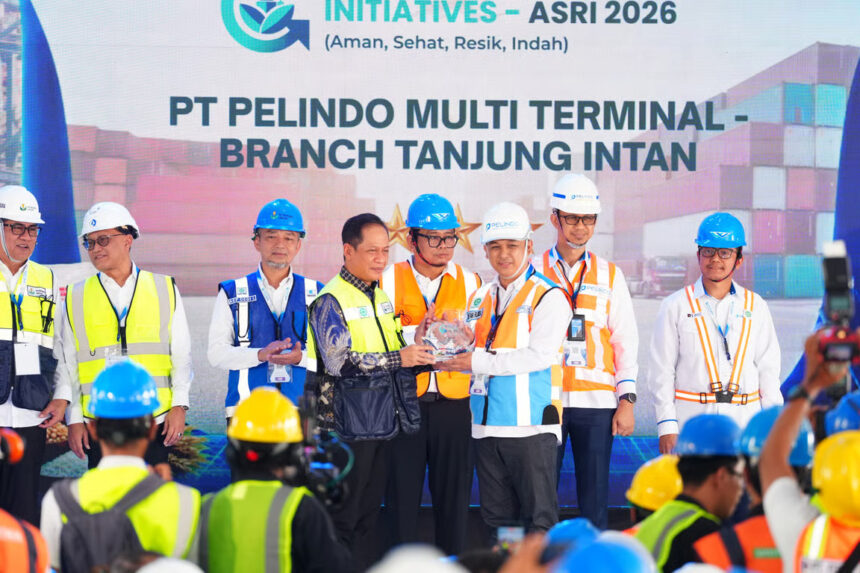 Pelabuhan Tanjung Intan Raih Penghargaan Green And Smart Port 2026