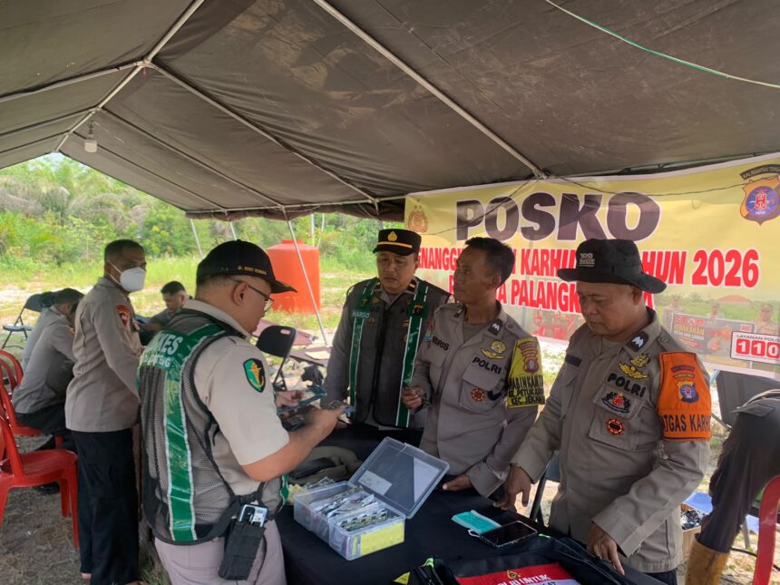 Polda Kalimantan Tengah melalui Bidang Kedokteran dan Kesehatan (Biddokkes) menyalurkan 400 masker KN95, vitamin, dan oxycan kepada personel Satgas Penanggulangan Kebakaran Hutan dan Lahan (Karhutla) yang bertugas di sejumlah pos penanganan karhutla, Senin (27/7/2026).