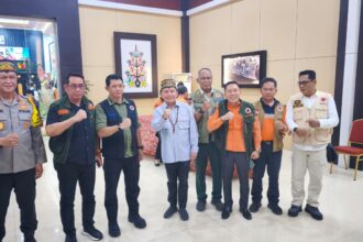 Kepala BNPB Suharyanto usai mengikuti Rapat Koordinasi Penanganan Karhutla di Palangka Raya, Kamis (30/7/2026).