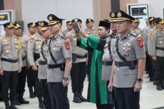 Kapolda Kalimantan Tengah Irjen Pol Iwan Kurniawan memimpin upacara serah terima jabatan (sertijab) dua pejabat utama dan dua Kapolres di jajaran Polda Kalimantan Tengah. Kegiatan berlangsung di Gedung Graha Bhayangkara Mapolda Kalteng, Rabu (29/7/2026).