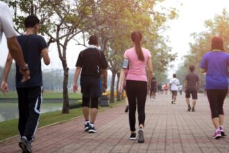 Jalan Kaki Menurunkan Berat Badan